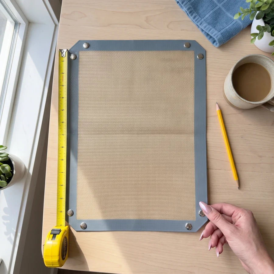 Pinch Pan™ Snap-Corner Baking Mat
