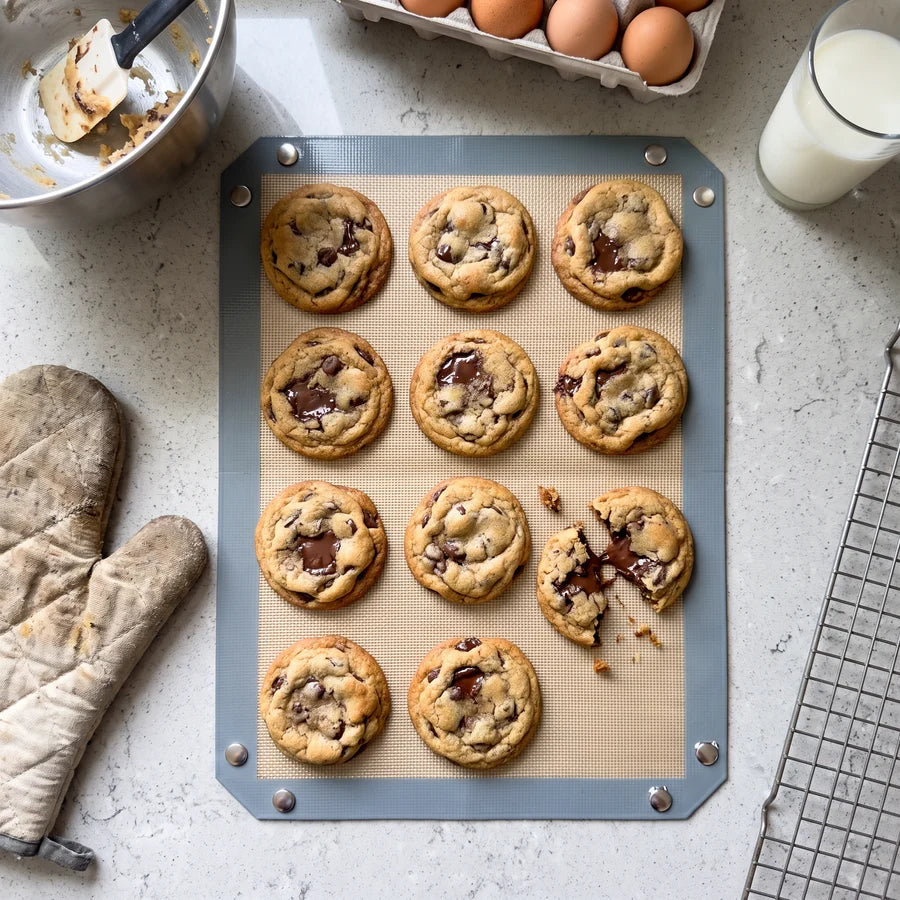 Pinch Pan™ Snap-Corner Baking Mat
